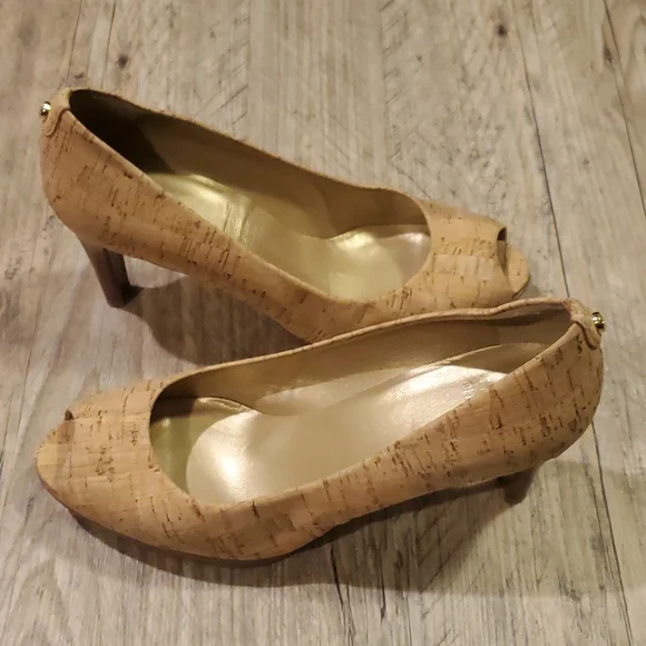 Stuart Weitzman Logo Plainfield Natural Cork Peep Toe Platform Pump - Picture 4 of 9